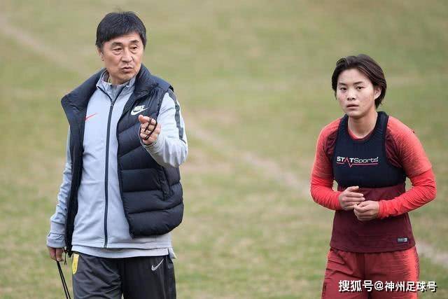 中国男篮苦战晋级四强，廖三宁表现突出